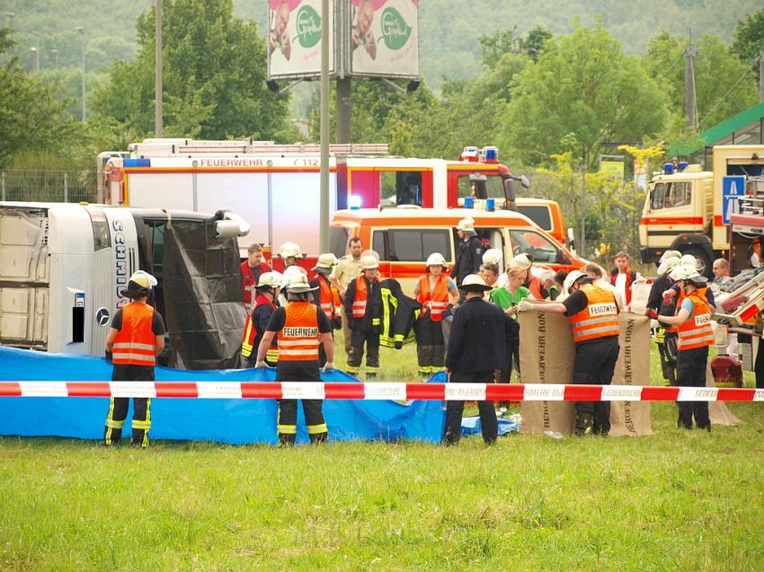 Schwerer Unfall mit Reisebus Lohmar Donrather Dreieck P248.JPG